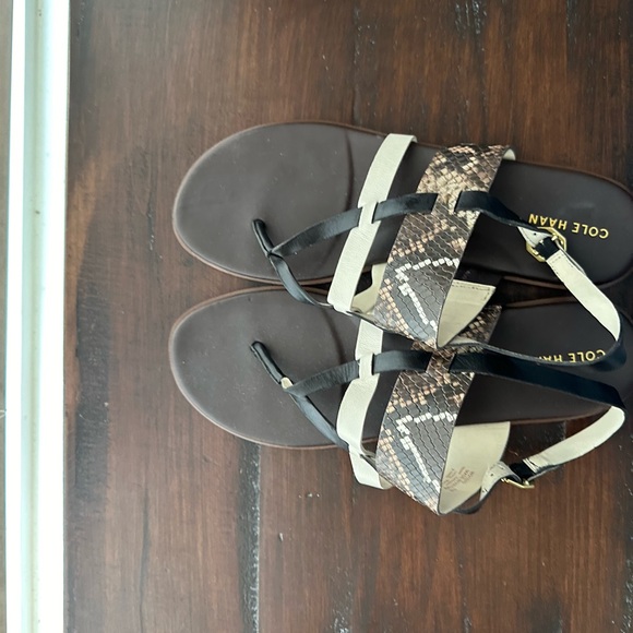 Cole Haan adjustable strap flat sandals. Size 10. Black white and print straps. - Picture 4 of 5